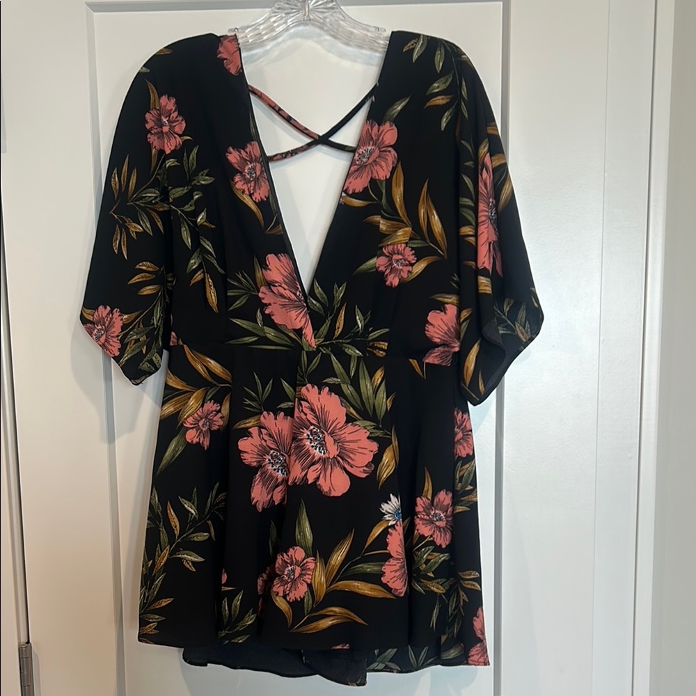 Peach Love California Floral lined romper. Zip up back. Size Large.